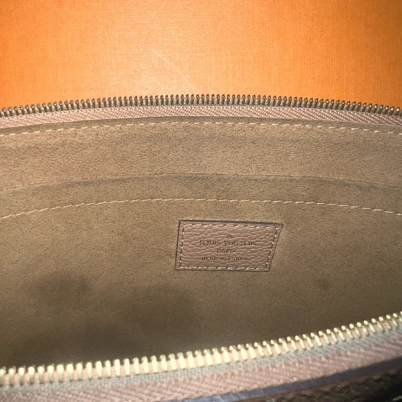 Authentic Louis Vuitton Daily Pouch - Picture 9 of 9